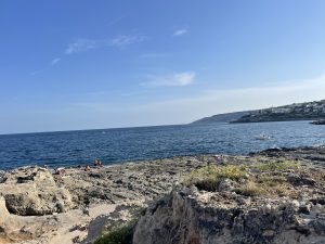 Mare a settembre: lungo una parte della costa salentina, come a Tricase, sole e bel tempo, mentre gli acquazzoni si abbattono nell’entroterra - Corriere Salentino