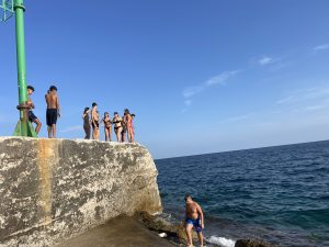 Mare a settembre: lungo una parte della costa salentina, come a Tricase, sole e bel tempo, mentre gli acquazzoni si abbattono nell’entroterra - Corriere Salentino