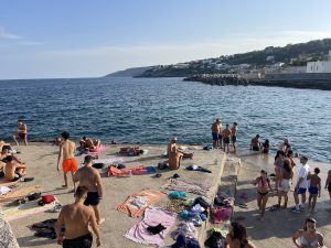 Mare a settembre: lungo una parte della costa salentina, come a Tricase, sole e bel tempo, mentre gli acquazzoni si abbattono nell’entroterra - Corriere Salentino