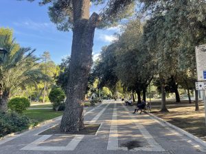 Villa Comunale di Lecce, un ristorante al posto delle ambulanze. Guido: “Tutto da rifare e da ripensare”. Servizi igienici impraticabili - Corriere Salentino