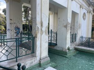 Villa Comunale di Lecce, un ristorante al posto delle ambulanze. Guido: “Tutto da rifare e da ripensare”. Servizi igienici impraticabili - Corriere Salentino