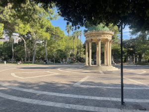 Villa Comunale di Lecce, un ristorante al posto delle ambulanze. Guido: “Tutto da rifare e da ripensare”. Servizi igienici impraticabili - Corriere Salentino