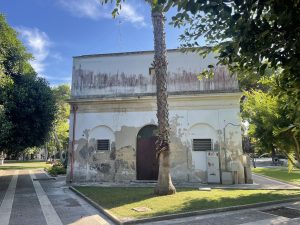Villa Comunale di Lecce, un ristorante al posto delle ambulanze. Guido: “Tutto da rifare e da ripensare”. Servizi igienici impraticabili - Corriere Salentino