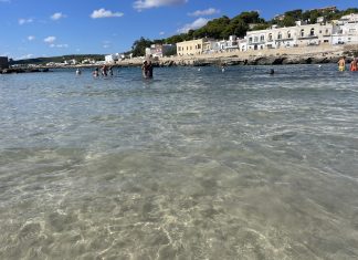 Tutto pronto per l’autunno salentino in riva al mare dei turisti stranieri. Molti stabilimenti costretti a smontare il 30 settembre