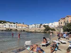 Tutto pronto per l’autunno salentino in riva al mare dei turisti stranieri. Molti stabilimenti costretti a smontare il 30 settembre - Corriere Salentino