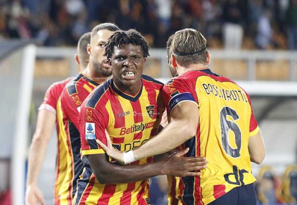 Beffa per i giallorossi al Via del Mare, emiliani pareggiano nel recupero. Lecce-Parma, 2-2 - Corriere Salentino