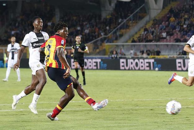 Beffa per i giallorossi al Via del Mare, emiliani pareggiano nel recupero. Lecce-Parma, 2-2 - Corriere Salentino