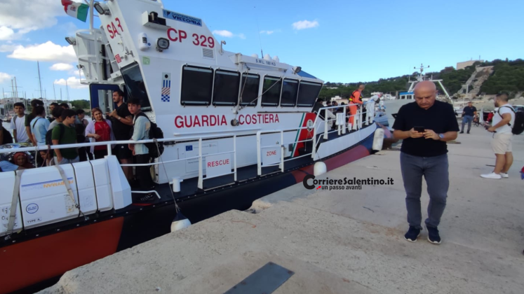 Riprendono gli sbarchi, oltre 80 migranti intercettati su una barca a vela. Verifiche su due presunti scafisti - Corriere Salentino