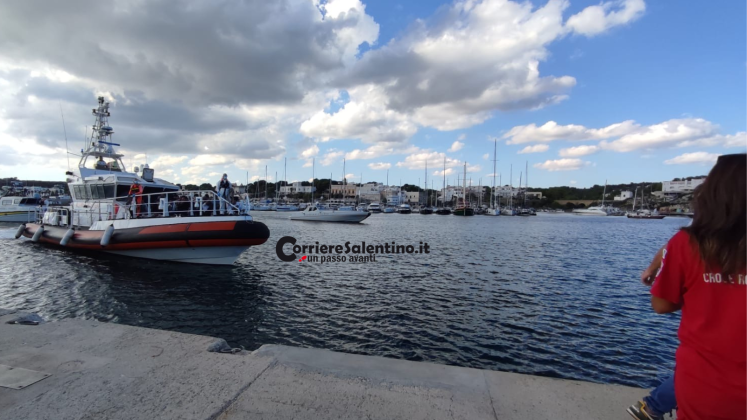 Riprendono gli sbarchi, oltre 80 migranti intercettati su una barca a vela. Verifiche su due presunti scafisti - Corriere Salentino