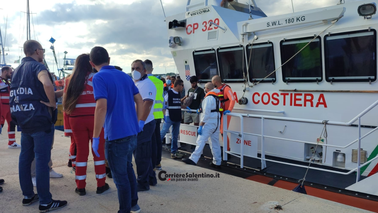 Riprendono gli sbarchi, oltre 80 migranti intercettati su una barca a vela. Verifiche su due presunti scafisti - Corriere Salentino