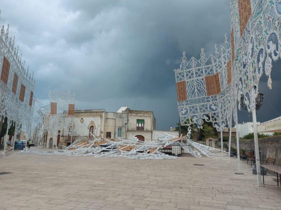 Le impressionanti immagini della tromba d’aria a San Foca: guardia costiera in allerta. Danni alle strutture, due alberi spezzati in zona portuale - Corriere Salentino
