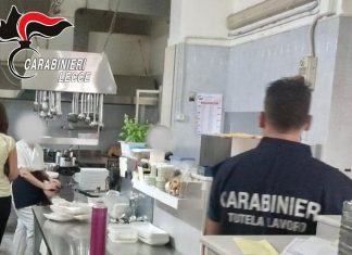 Irregolarità in tutti i ristoranti ispezionati tra Gallipoli, Porto Cesareo e Otranto. Sospesa anche un’attività alberghiera