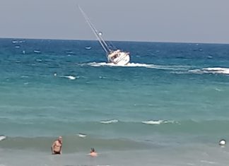 Domani il recupero dello yacht incagliato nella secca di fronte alla spiaggia di San Foca. Il sindaco rassicura: “Nessun danno ambientale”