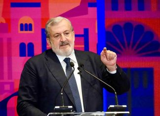 Minacce di morte contro Michele Emiliano, dopo aver interrotto i rapporti della Puglia con Israele: “Assurdo subirle per aver difeso il popolo palestinese”