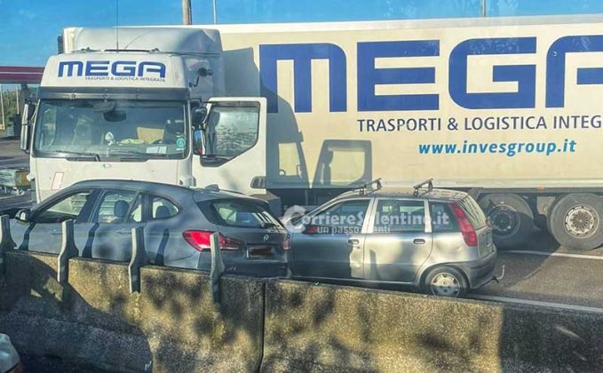 Schianto sulla Lecce-Maglie, coinvolti un tir e due auto. Un ferito e statale chiusa - Corriere Salentino