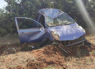 Perde il controllo dell’auto e termina fuori strada: tre feriti in ospedale