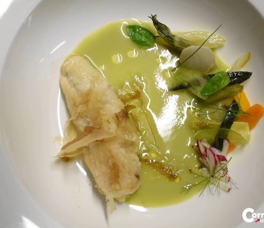 Le Video ricette del Corriere Salentino: pescatrice con verdure croccanti su vellutata di asparagi di Alex ristorante