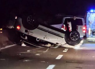 Si ribalta con l’auto sulla statale, nulla da fare per un ragazzo di 29 anni: morto sul colpo