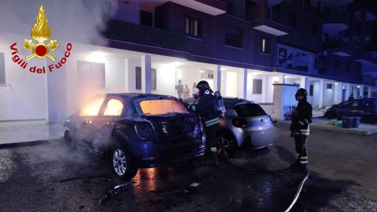 Ancora incendi nel Salento: a fuoco tre auto. A Parabita divampa incendio in cucina, quattro persone restano intossicate - Corriere Salentino