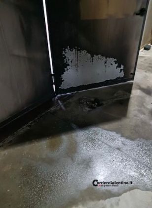 Raid incendiario nel basso Salento, ignoti tentano di incendiare azienda e mezzi: trovate tre taniche di gasolio - Corriere Salentino