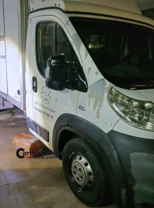 Raid incendiario nel basso Salento, ignoti tentano di incendiare azienda e mezzi: trovate tre taniche di gasolio - Corriere Salentino