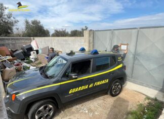 Cumuli di rifiuti speciali a contatto diretto col terreno, sequestrata discarica abusiva. Scatta una denuncia