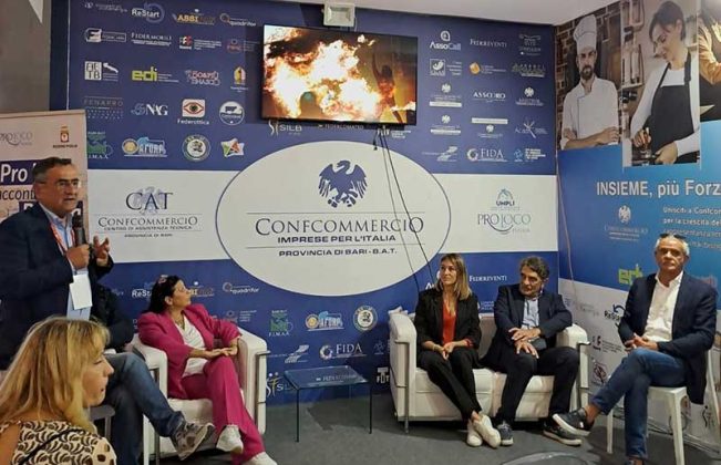 Sant'Antonio Abate e la Fòcara di Novoli "ospiti" all'87^ Campionaria di Bari - Corriere Salentino