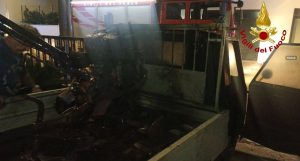 Fiamme nel centro abitato: a fuoco nella notte auto e Ape - Corriere Salentino