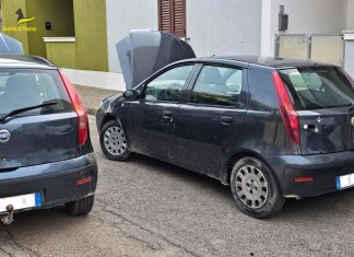 Ex carrozziere “clona” l’auto di famiglia: due mezzi identici, un’unica assicurazione
