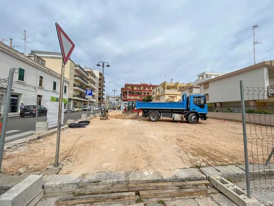 “Cool-spot urbano”: nuova vita per piazzetta Kennedy di Gallipoli, iniziati i lavori di riqualificazione entro la fine del 2024 saranno ultimati - Corriere Salentino