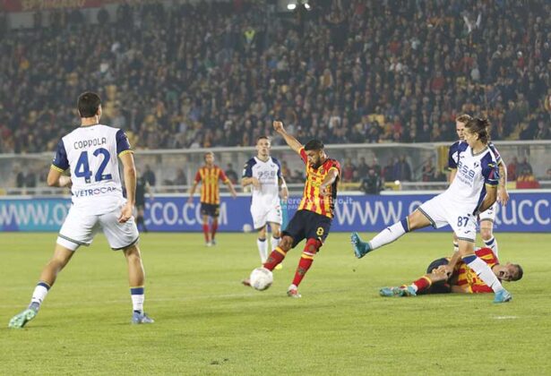 Un gol di Dorgu e si torna finalmente a sorridere: il Lecce batte il Verona e conquista 3 punti, ossigeno e fiducia - Corriere Salentino