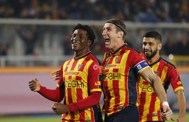 Un gol di Dorgu e si torna finalmente a sorridere: il Lecce batte il Verona e conquista 3 punti, ossigeno e fiducia - Corriere Salentino