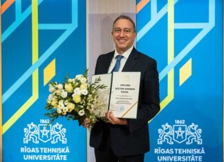 Il professor Lucio Tommaso De Paolis dell’Università del Salento riceve il titolo di Honorary Doctor dalla Riga Technical University