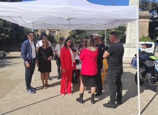 Monteroni di Lecce, la Polizia Locale scende in piazza per ascoltare i cittadini