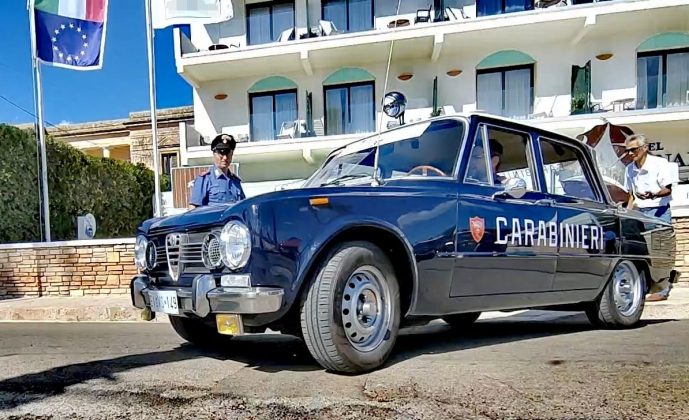 L'Arma dei Carabinieri protagonista del Meeting dei Due Mari a Gallipoli con la storica Giulia 1600 Super Radiomobile - Corriere Salentino