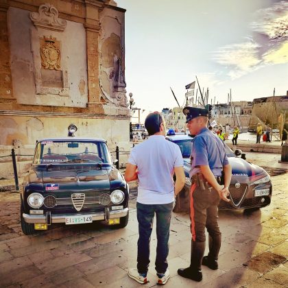 L'Arma dei Carabinieri protagonista del Meeting dei Due Mari a Gallipoli con la storica Giulia 1600 Super Radiomobile - Corriere Salentino