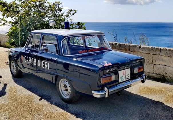 L'Arma dei Carabinieri protagonista del Meeting dei Due Mari a Gallipoli con la storica Giulia 1600 Super Radiomobile - Corriere Salentino