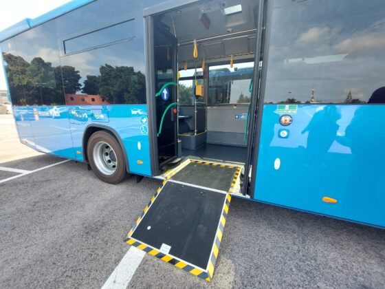 Trasporti, presentati a Lecce i 5 nuovi bus a metano - Corriere Salentino
