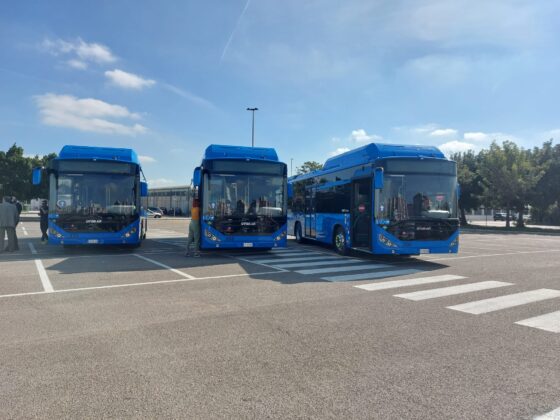 Trasporti, presentati a Lecce i 5 nuovi bus a metano - Corriere Salentino