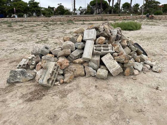 Sant’Isidoro, rimosse decine di “corpi morti” dalla baia - Corriere Salentino