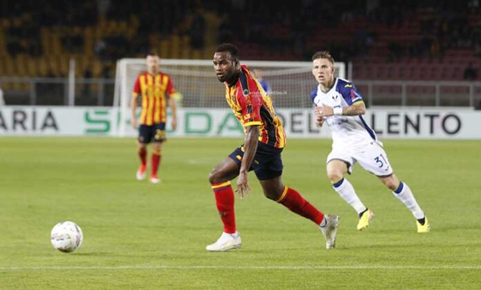 Un gol di Dorgu e si torna finalmente a sorridere: il Lecce batte il Verona e conquista 3 punti, ossigeno e fiducia - Corriere Salentino