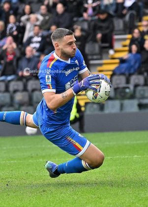 Quarta sconfitta per il Lecce, stavolta senza rimpianti: l’Udinese prende due legni, una punizione di Zemura castiga i giallorossi - Corriere Salentino