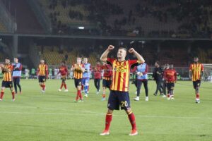 Un gol di Dorgu e si torna finalmente a sorridere: il Lecce batte il Verona e conquista 3 punti, ossigeno e fiducia - Corriere Salentino