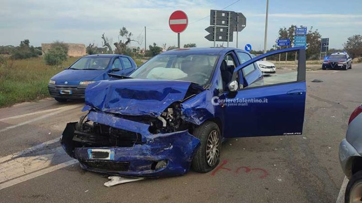 Schianto frontale nel Capo di Leuca: auto distrutte, in due trasportati in ospedale - Corriere Salentino