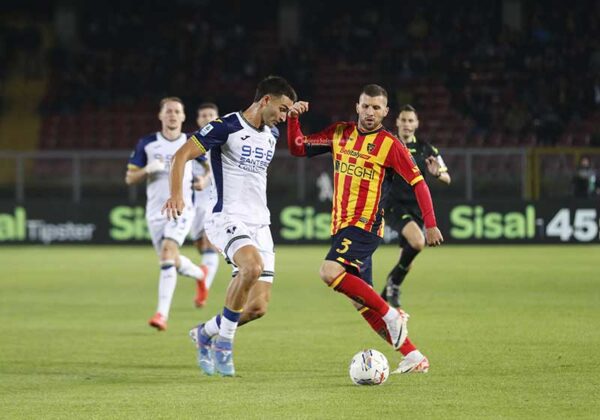 Un gol di Dorgu e si torna finalmente a sorridere: il Lecce batte il Verona e conquista 3 punti, ossigeno e fiducia - Corriere Salentino