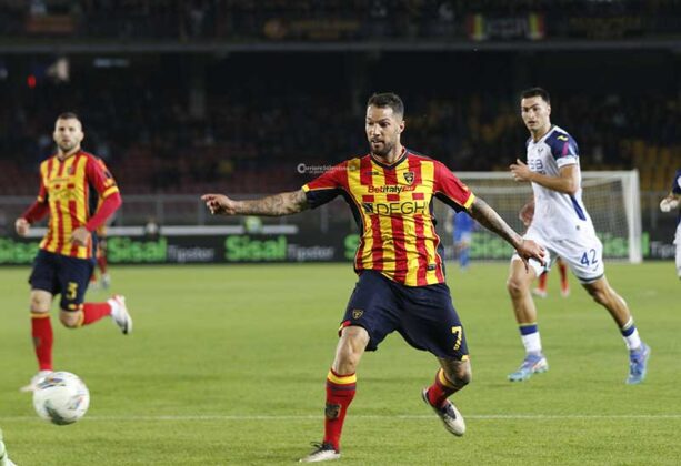 Un gol di Dorgu e si torna finalmente a sorridere: il Lecce batte il Verona e conquista 3 punti, ossigeno e fiducia - Corriere Salentino