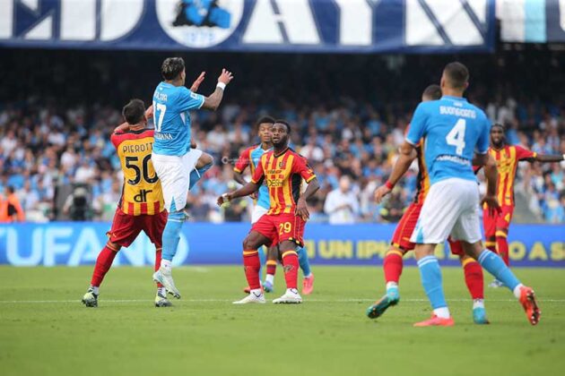 Il Lecce si arrende alla capolista Napoli con un gol in mischia, buona reazione in vista del Verona - Corriere Salentino
