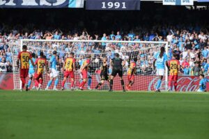 Il Lecce si arrende alla capolista Napoli con un gol in mischia, buona reazione in vista del Verona - Corriere Salentino