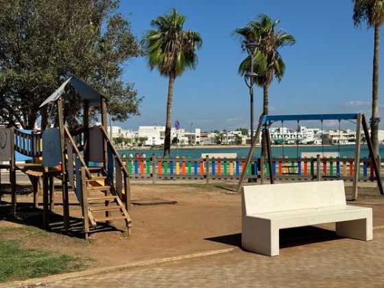 Il piazzale della pro loco si rifà il look, nuove panchine nel cuore di Porto Cesareo - Corriere Salentino