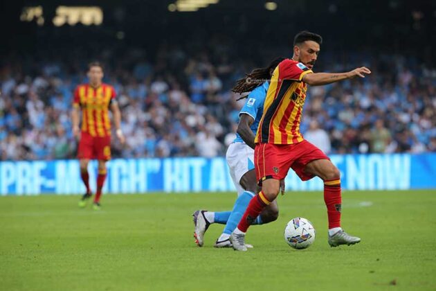 Il Lecce si arrende alla capolista Napoli con un gol in mischia, buona reazione in vista del Verona - Corriere Salentino